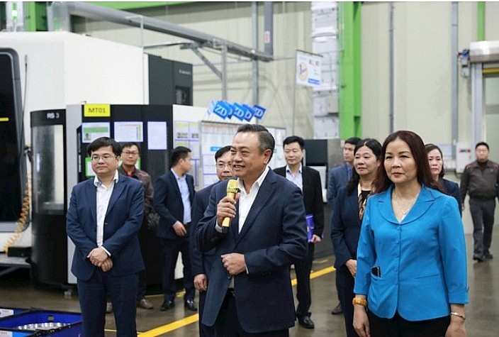 Năm 2024, UBND TP. Hà Nội dự kiến tổ chức 6 Hội nghị đối thoại, tập trung tháo gỡ khó khăn vướng mắc, thúc đẩy sản xuất kinh doanh trên địa thành phố.