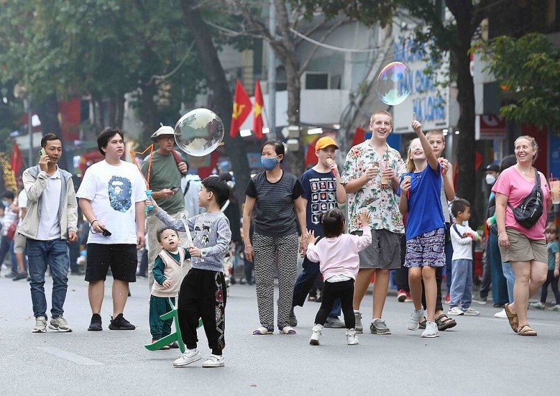 2 tháng đầu năm, Việt Nam đã đón hơn 3 triệu lượt du khách ngoại, tăng 68,7% so với cùng kỳ năm 2023 2 tháng đầu năm, Việt Nam đã đón hơn 3 triệu lượt du khách ngoại, tăng 68,7% so với cùng kỳ năm 2023