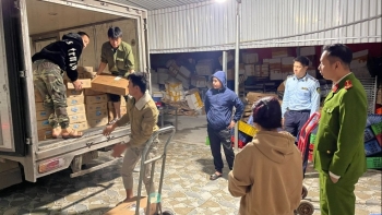 Hà Nội: Tạm giữ 2,4 tấn kê gà tây có dấu hiệu nhập lậu