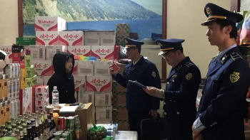 Lạng Sơn: Tiêu hủy 1.600 sản phẩm thực phẩm nhập lậu