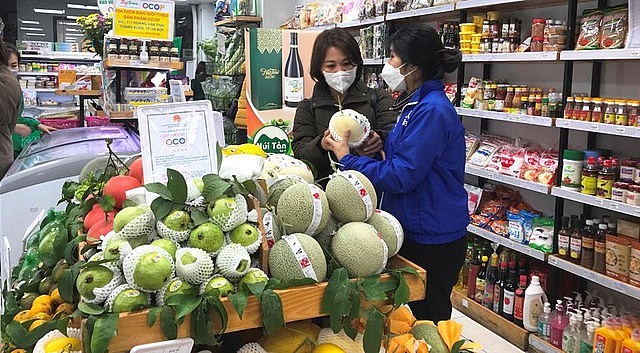 Người tiêu dùng ngày càng mua sắm sản phẩm OCOP nhiều hơn. Ảnh: VGP Người tiêu dùng ngày càng mua sắm sản phẩm OCOP nhiều hơn. Ảnh: VGP