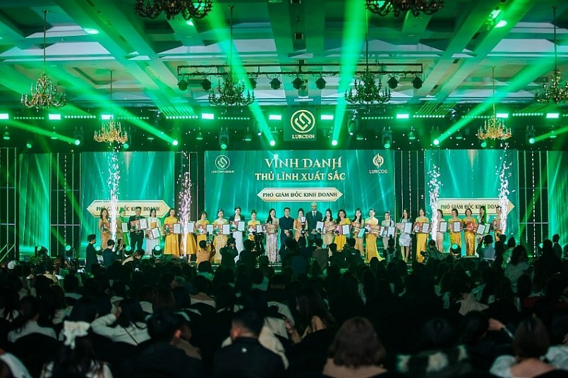 Lurcinn Group - Lễ vinh danh tổng kết chặng đường năm 2023 tại hội nghị da liễu quốc tế cùng 5000 doanh nhân ngành làm đẹp