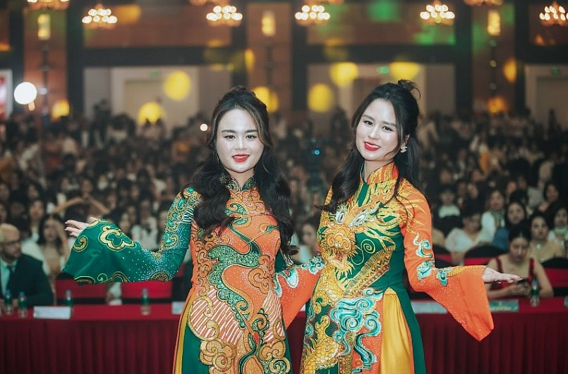 Lurcinn Group - Lễ vinh danh tổng kết chặng đường năm 2023 tại hội nghị da liễu quốc tế cùng 5000 doanh nhân ngành làm đẹp Lurcinn Group - Lễ vinh danh tổng kết chặng đường năm 2023 tại hội nghị da liễu quốc tế cùng 5000 doanh nhân ngành làm đẹp