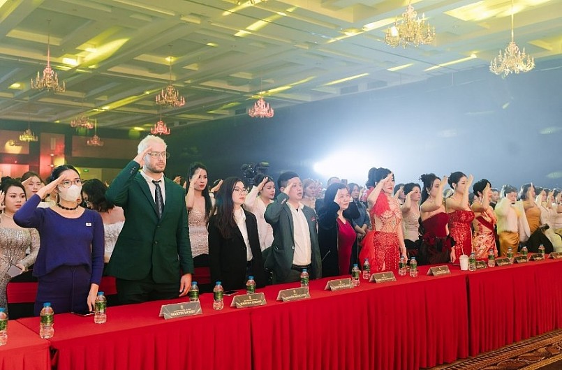 Lurcinn Group - Lễ vinh danh tổng kết chặng đường năm 2023 tại hội nghị da liễu quốc tế cùng 5000 doanh nhân ngành làm đẹp Lurcinn Group - Lễ vinh danh tổng kết chặng đường năm 2023 tại hội nghị da liễu quốc tế cùng 5000 doanh nhân ngành làm đẹp