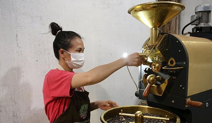 Chị Lương Thị Hương, Giám đốc Công ty TNHH Dịch vụ và Thương mại Tài Đức, xã Đức Minh, huyện Đắk Mil (Đắk Nông).