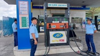 Cửa hàng xăng dầu ở Long An bị phạt 36,5 triệu đồng vì niêm yết giá sai