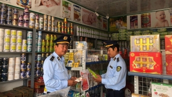 Tiền Giang: Xử phạt 2 trường hợp sử dụng tài khoản Facebook bán thực phẩm, mỹ phẩm nhập lậu