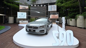 Volvo S90 Recharge ra mắt Việt Nam, giá 2,89 tỷ đồng, pin 98km, 462 mã lực