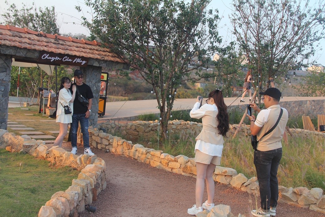 Trải nghiệm thú vị tại điểm check-in Chuyện Của Nắng