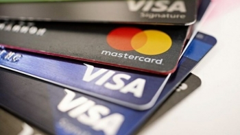 Ngân hàng phải thông báo cho khách hàng nếu phát hiện bất thường trong việc sử dụng thẻ