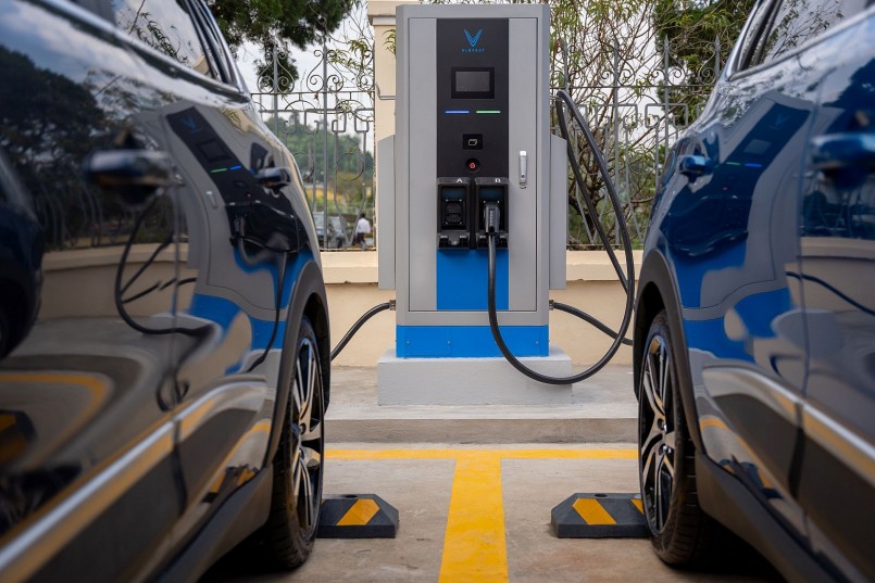 Khách hàng hoàn toàn yên tâm với kế hoạch nâng cấp và phát triển trạm sạc khi mua xe điện VinFast.