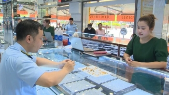 QLTT An Giang kiểm tra tiệm vàng lớn nhất thành phố Long Xuyên phát hiện nhiều vi phạm