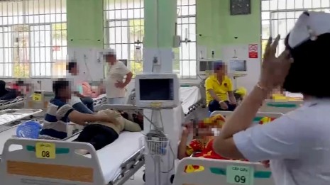 Bình Dương: 47 người nhập viện sau ăn bánh mì, bánh bao miễn phí ở lễ hội