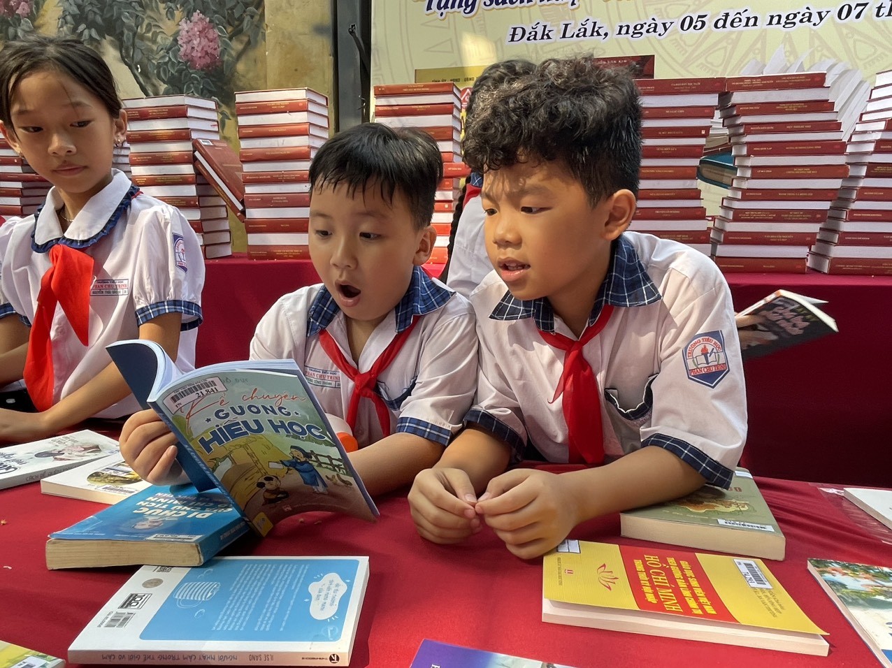 Bảo tồn, phát huy giá trị văn hóa truyền thống tốt đẹp của các dân tộc thiểu số gắn với phát triển du lịch” thuộc Chương trình mục tiêu quốc gia phát triển kinh tế-xã hội vùng đồng bào dân tộc thiểu số và miền núi… Bảo tồn, phát huy giá trị văn hóa truyền thống tốt đẹp của các dân tộc thiểu số gắn với phát triển du lịch” thuộc Chương trình mục tiêu quốc gia phát triển kinh tế-xã hội vùng đồng bào dân tộc thiểu số và miền núi…