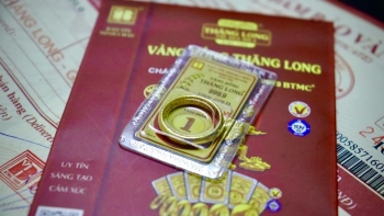 Giá vàng nhẫn tiến sát mức 74 triệu đồng/lượng, khách xếp hàng dài chờ bán chốt lời