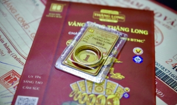 Giá vàng nhẫn tiến sát mức 74 triệu đồng/lượng, khách xếp hàng dài chờ bán chốt lời