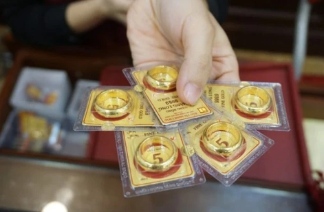 giá vàng nhẫn vẫn đang bám sát giá thế giới.