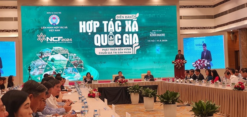 Quang cảnh diễn đàn. Quang cảnh diễn đàn.