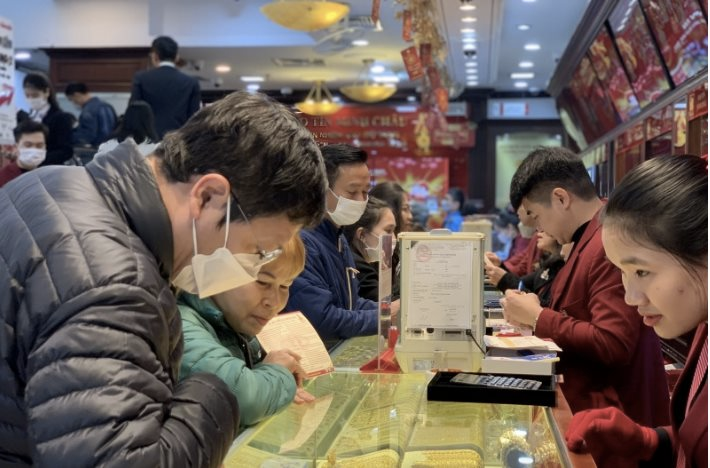 Thủ tướng yêu cầu "xử lý ngay và luôn" tình trạng chênh lệch giá vàng quá cao