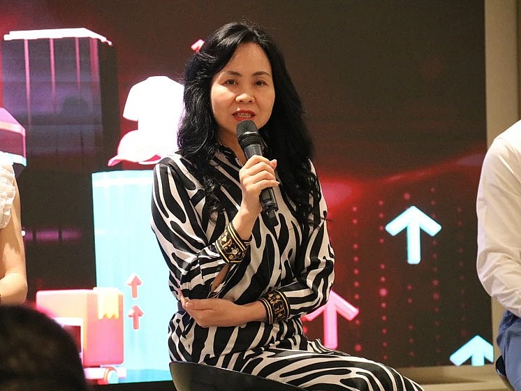 Bà Lê Hoàng Oanh - Cục trưởng Cục Thương mại điện tử và Kinh tế số, Bộ Công thương chia sẻ tại tọa đàm.