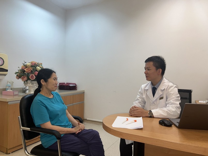 Bà hiến gan cứu sống cháu gái 2 tuổi suy gan giai đoạn cuối Bà hiến gan cứu sống cháu gái 2 tuổi suy gan giai đoạn cuối