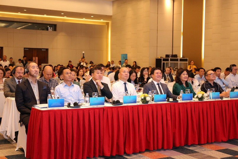 Các chuyên gia chia sẻ tại Diễn đàn.