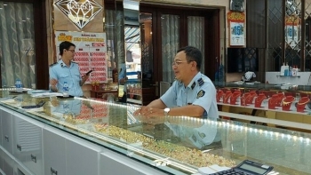 TP.HCM: Tạm giữ nhiều vàng, trang sức không rõ nguồn gốc trị giá gần 500 triệu đồng