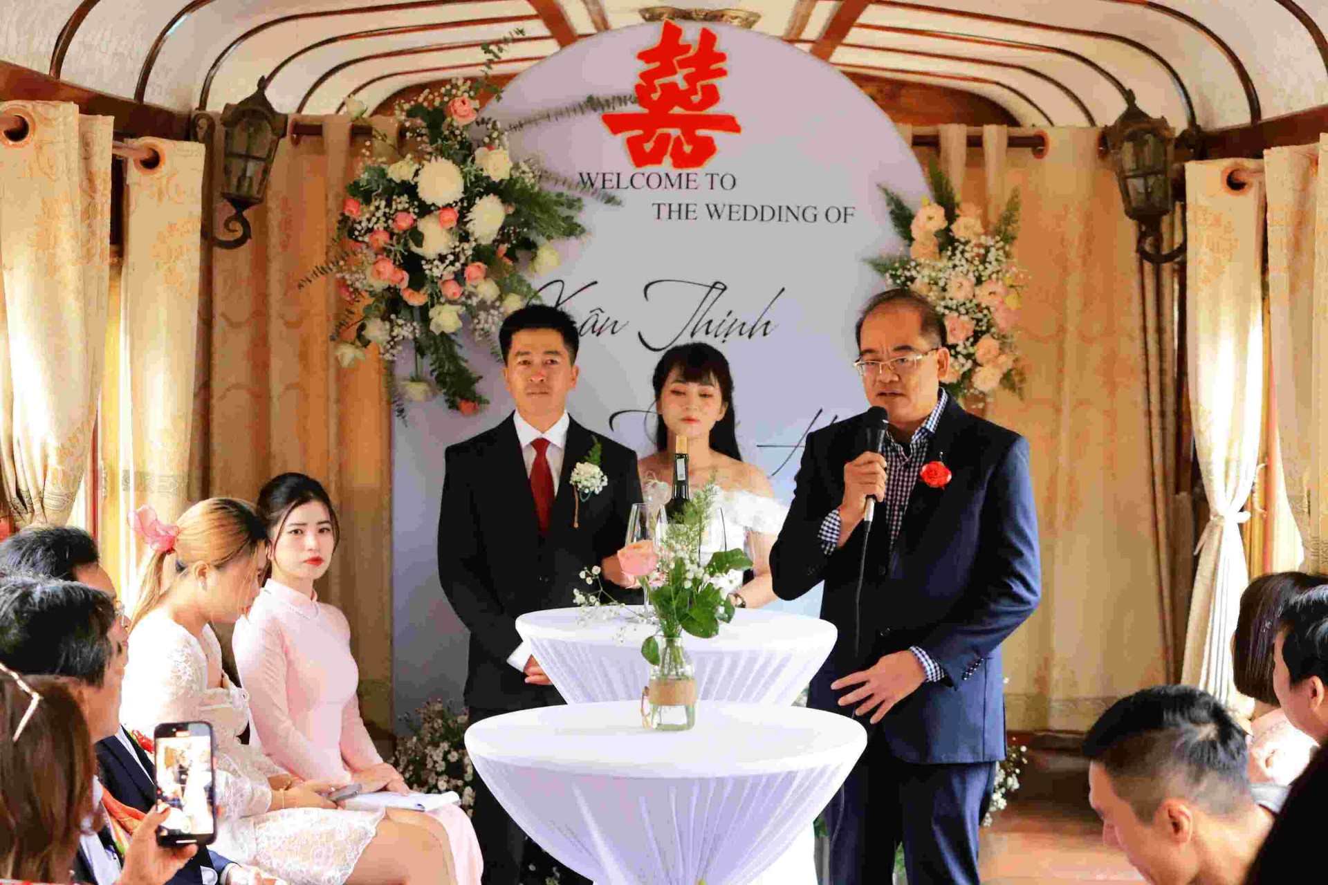 Một đám cưới được tổ chức ngay trên toa tàu của nhà ga Đà Lạt, Một đám cưới được tổ chức ngay trên toa tàu của nhà ga Đà Lạt,