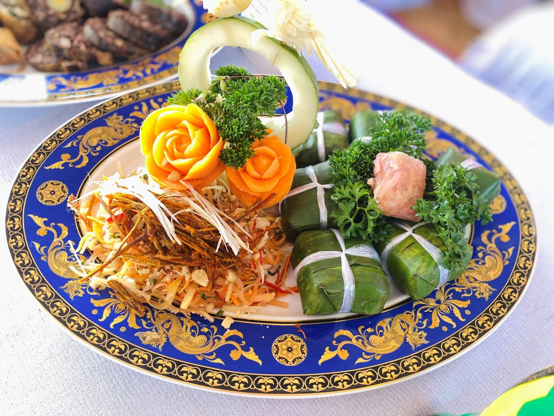 Món nem được làm từ .