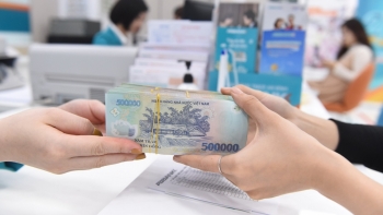 Người dân rút bớt tiền khỏi hệ thống ngân hàng chuyển sang kênh đầu tư khác