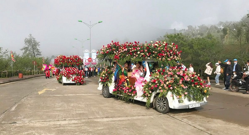 Lễ hội Mùa hè là một trong những lễ hội được Sa Pa( Lào Cai) chuẩn bị chu đáo nhằm thu hút du khách đến với du lịch Lào Cai.