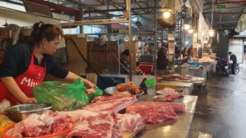 Giá heo hơi tăng cao: Tiểu thương than ế, doanh nghiệp chế biến lo lắng