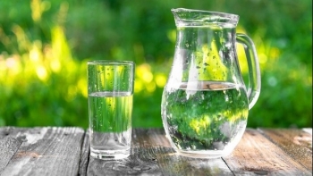 Nắng nóng, bổ sung nước như thế nào cho đúng cách?