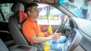 Tài xế và nguồn năng lượng đồng hành trong mỗi chuyến đi