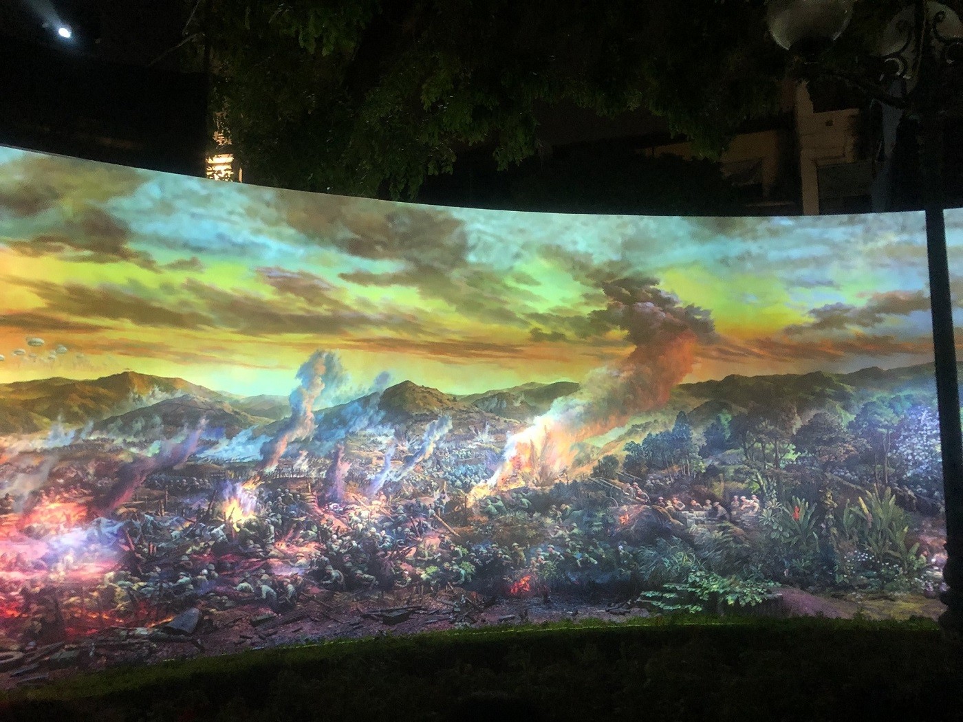 Chiêm ngưỡng bức tranh Panorama - tái hiện toàn cảnh Chiến dịch Điện Biên Phủ