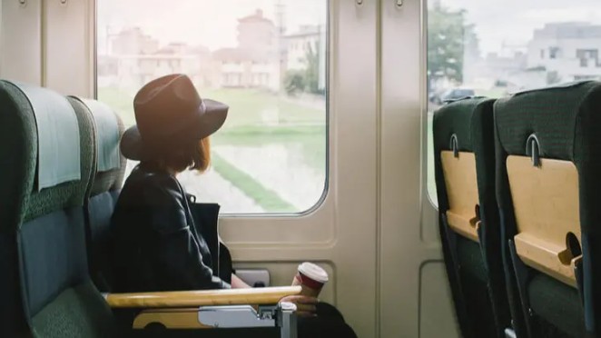 Mẹo “đánh bay” đau cổ, lưng khi đi tàu xe