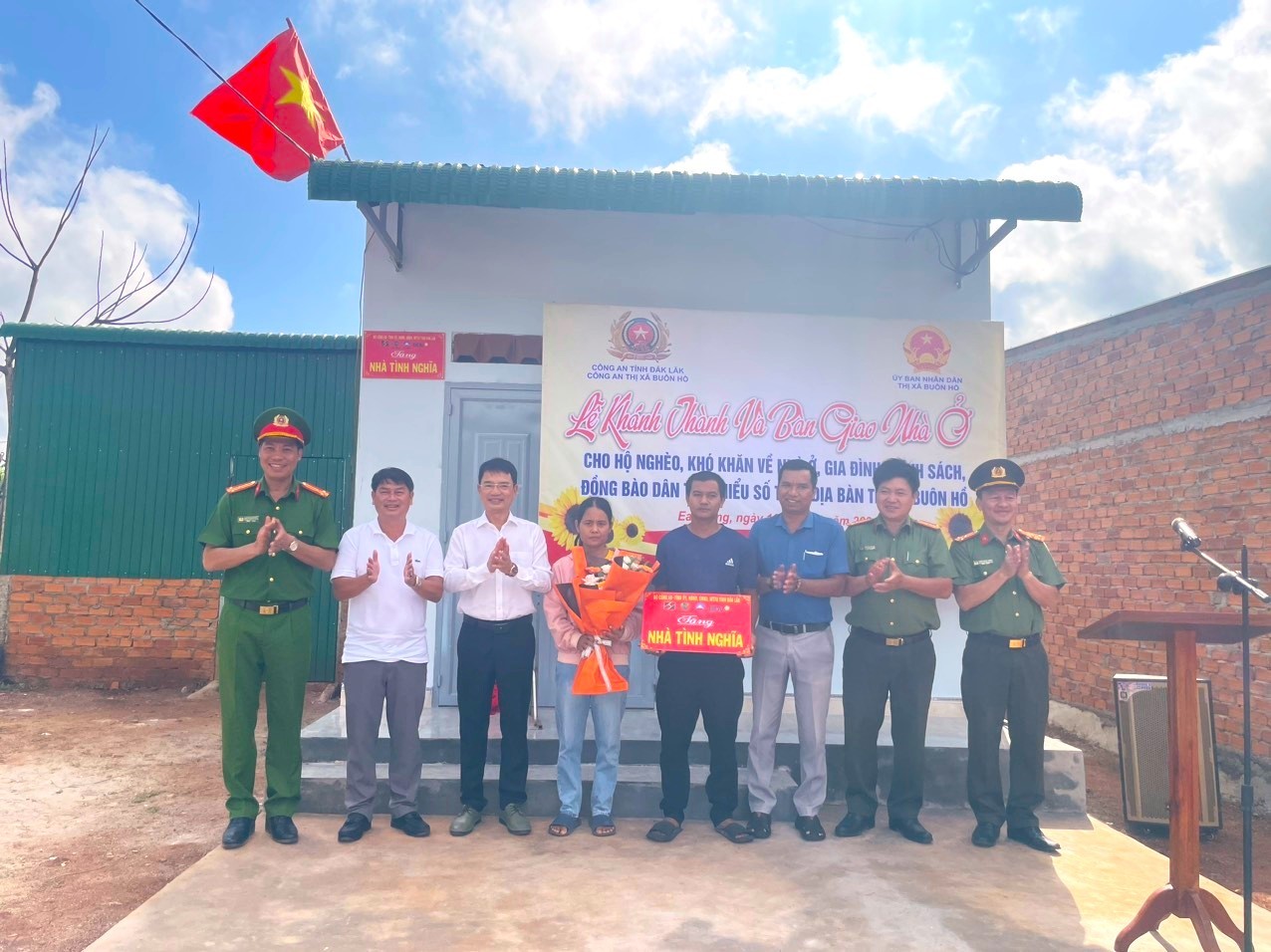 Đắk Lăk: Tổ chức Lễ khánh thành và bàn giao nhà ở cho hộ nghèo