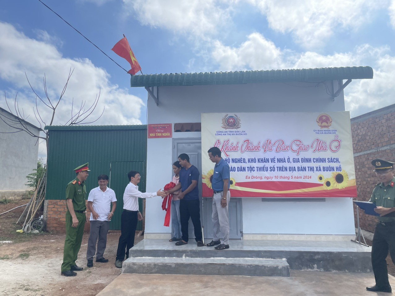 Đắk Lăk: Tổ chức Lễ khánh thành và bàn giao nhà ở cho hộ nghèo