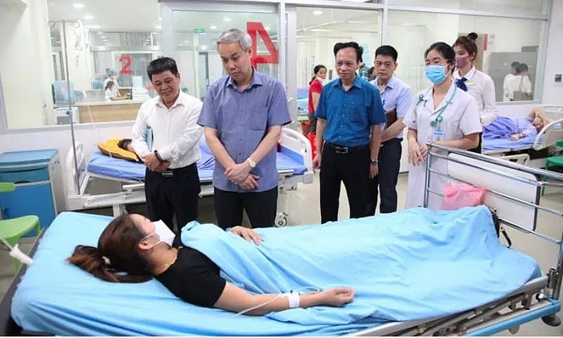 Thủ tướng chỉ đạo tập trung cứu chữa người bị ngộ độc ở Vĩnh Phúc và làm rõ nguyên nhân