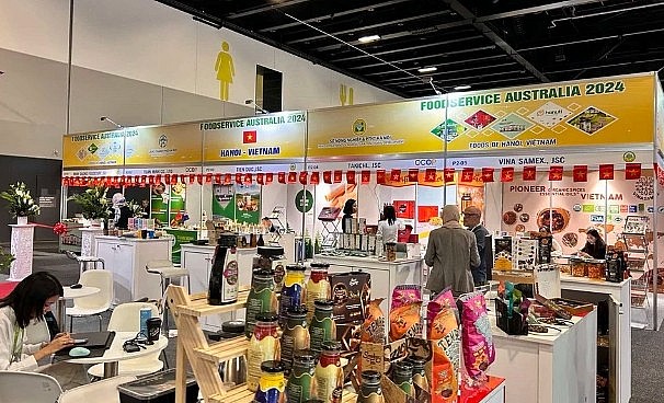 Toàn cảnh gian hàng của Thương vụ Việt Nam tại Australia và của đoàn xúc tiến thành phố Hà Nội. Ảnh TTXVN Toàn cảnh gian hàng của Thương vụ Việt Nam tại Australia và của đoàn xúc tiến thành phố Hà Nội. Ảnh TTXVN