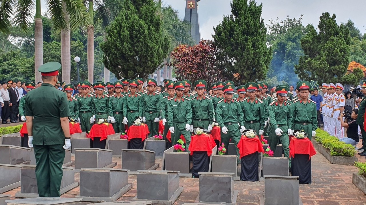 Buổi lễ diễn ra trong không khí trang, thiêng liêng.