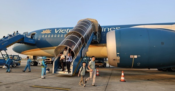 Vé máy bay cao không do giá dịch vụ