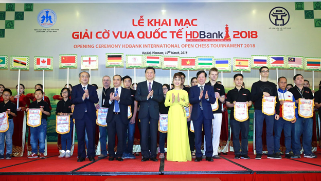 Chiến lược thực thi ESG tại HDBank mở rộng hoạt động đầu tư, đồng hành trong các lĩnh vực Văn hóa - Thể thao, Giáo dục, Y tế, Cơ sở hạ tầng nhà ở - Giao thông... Qua đó góp phần cùng trí tuệ, tài năng của Việt Nam vươn tầm thế giới như với cờ vua, bóng đá futsal..