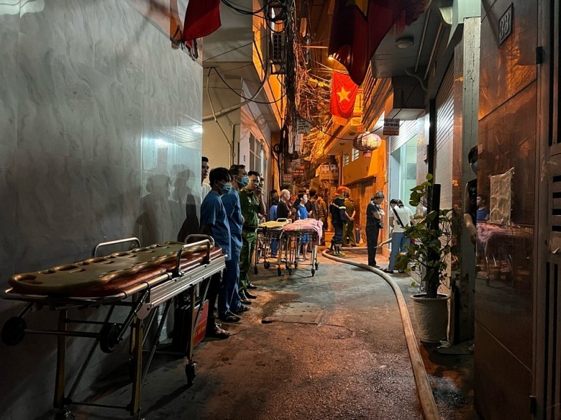 Vụ cháy nhà trọ ở Trung Kính 14 người Vụ cháy nhà trọ ở Trung Kính 14 người