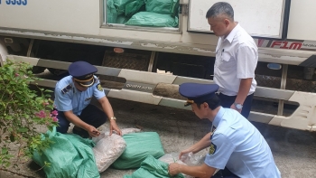 Lạng Sơn bắt giữ 4 tấn chân gà đông lạnh không rõ nguồn gốc xuất xứ