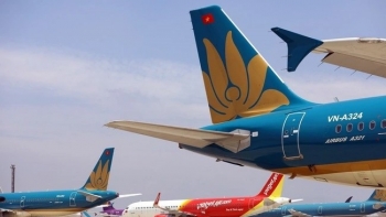 Những loại thuế phí nào đang đè nặng giá vé máy bay?