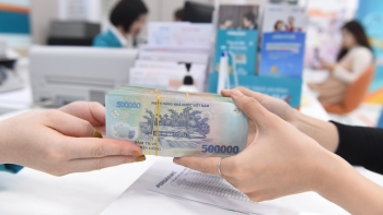 Lãi suất tăng trở lại, người dân "thích" gửi tiền vào ngân hàng