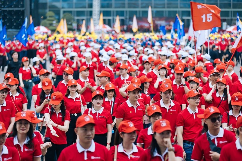 CBNV đầy tự hào trong màu áo đồng phục SeABank. CBNV đầy tự hào trong màu áo đồng phục SeABank.