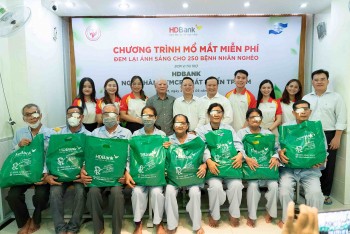 HDBank tiếp tục hành trình mang lại ánh sáng cho 2.500 bà con trong năm 2024