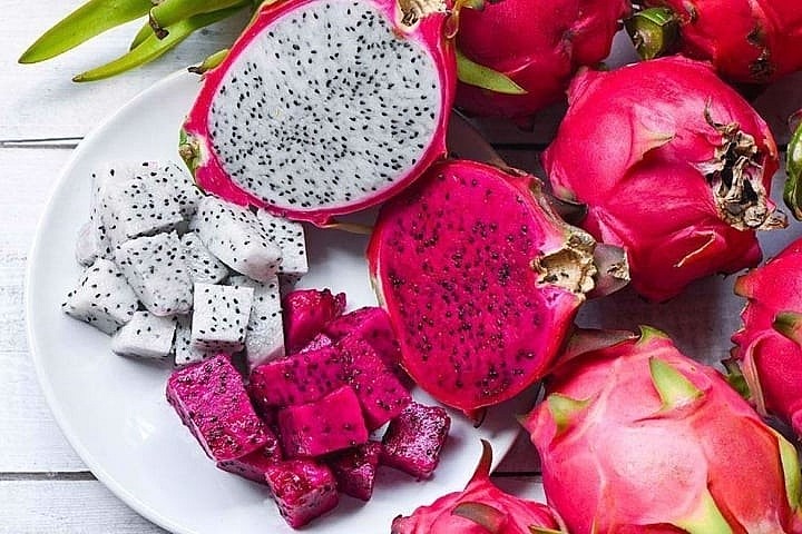 Ai nên cẩn trọng khi thưởng thức thanh long?